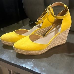 Crown & Ivy Yellow Wedges size 10